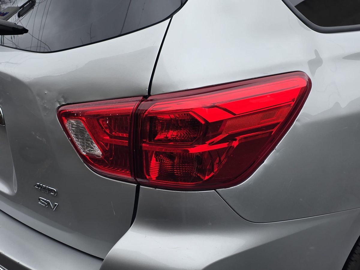 2019 Nissan Pathfinder SV photo 10