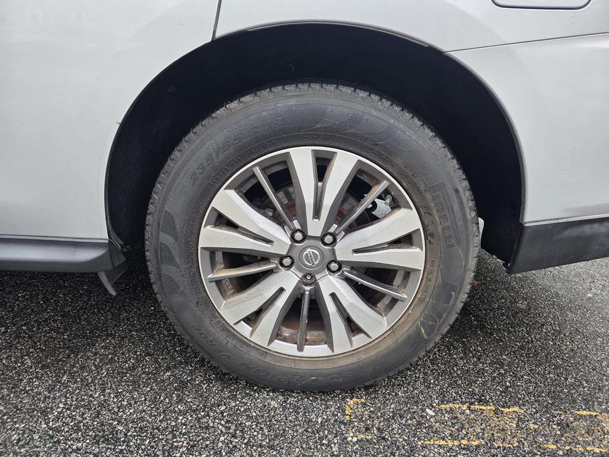 2019 Nissan Pathfinder SV photo 12