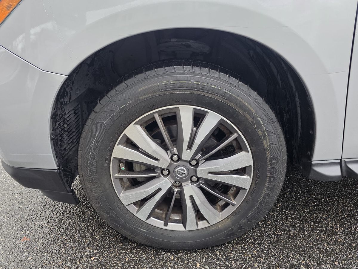 2019 Nissan Pathfinder SV photo 13