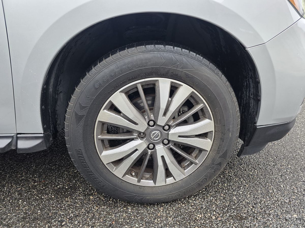 2019 Nissan Pathfinder SV photo 14