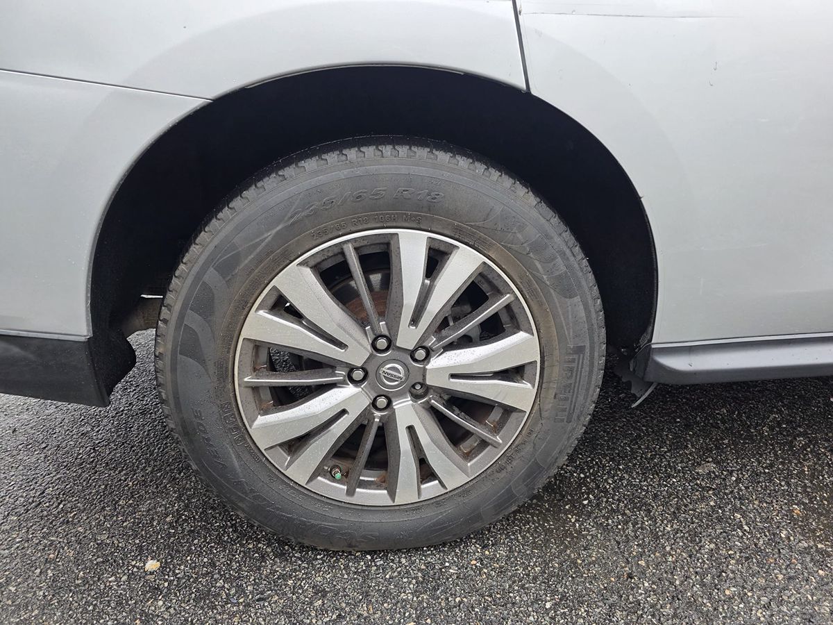 2019 Nissan Pathfinder SV photo 15