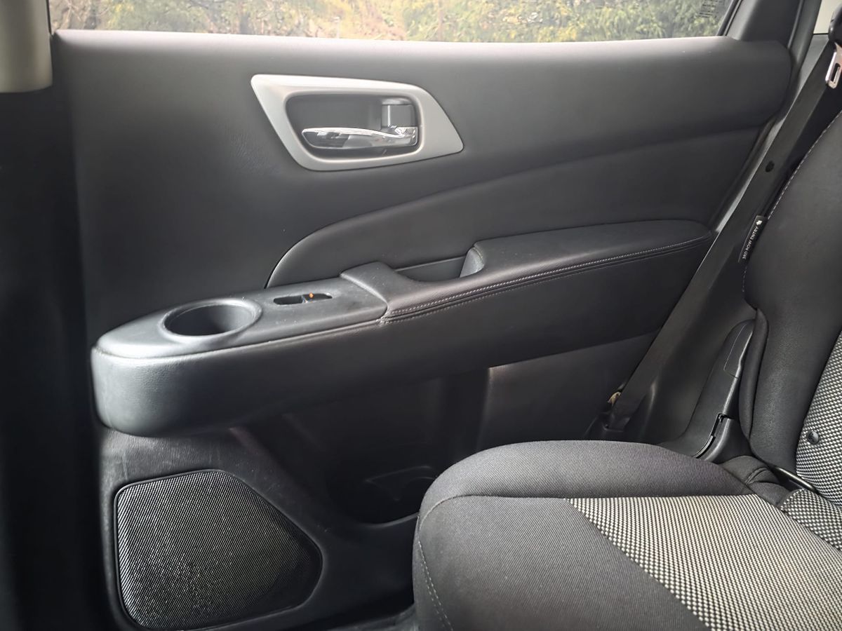 2019 Nissan Pathfinder SV photo 19