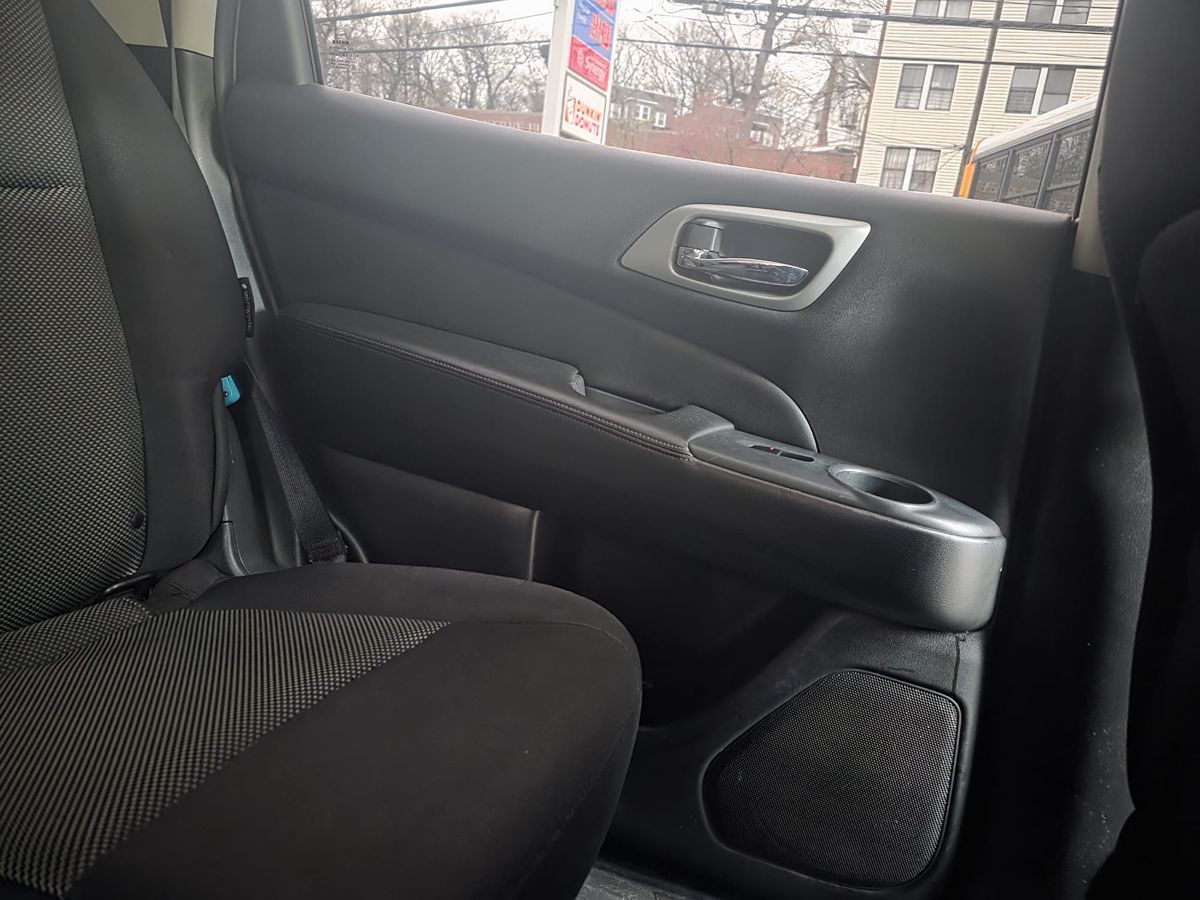2019 Nissan Pathfinder SV photo 25