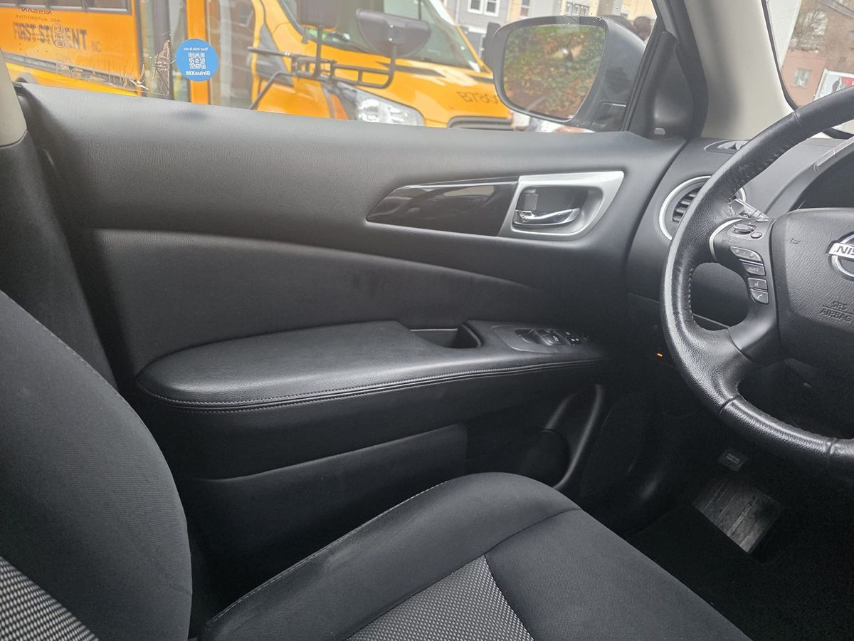 2019 Nissan Pathfinder SV photo 26