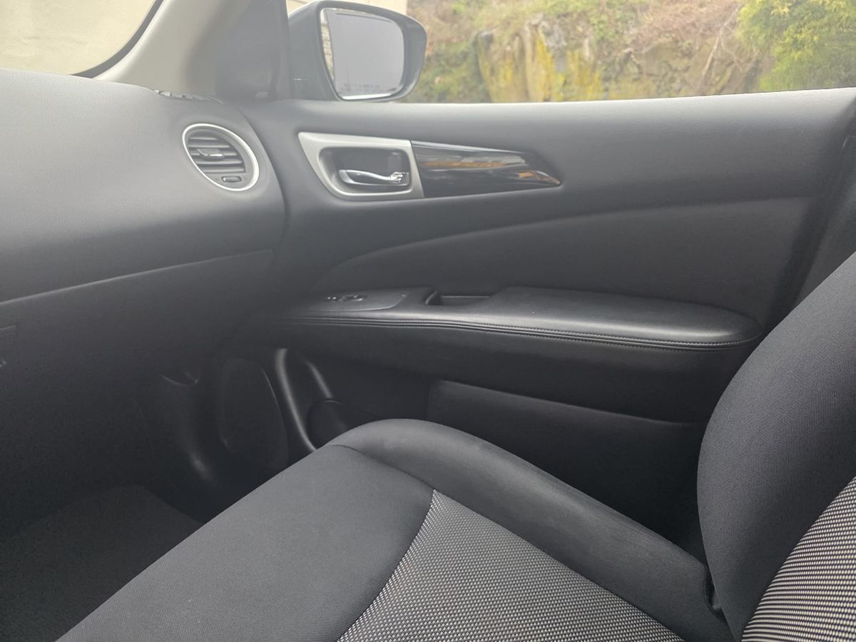 2019 Nissan Pathfinder SV photo 32