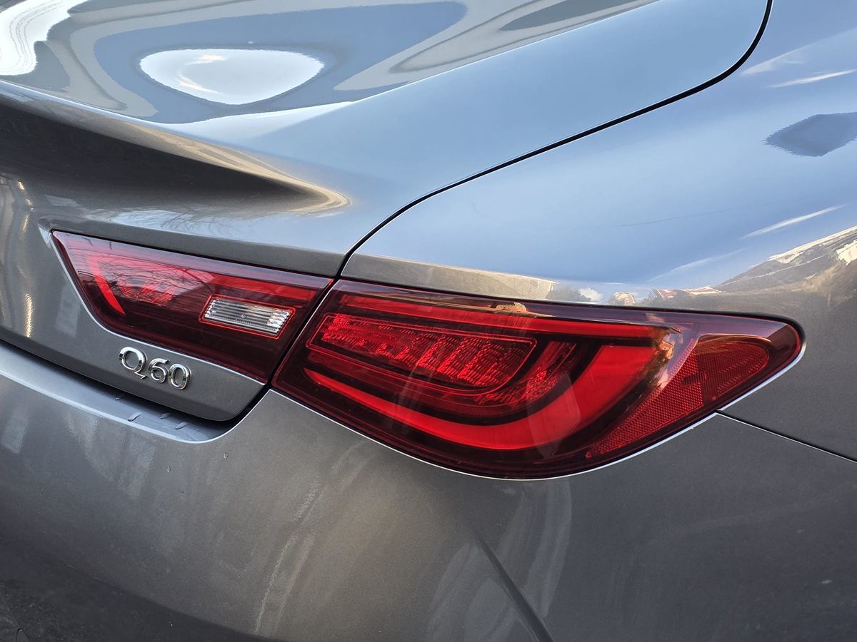 2017 Infiniti Q60 3.0t Premium photo 10