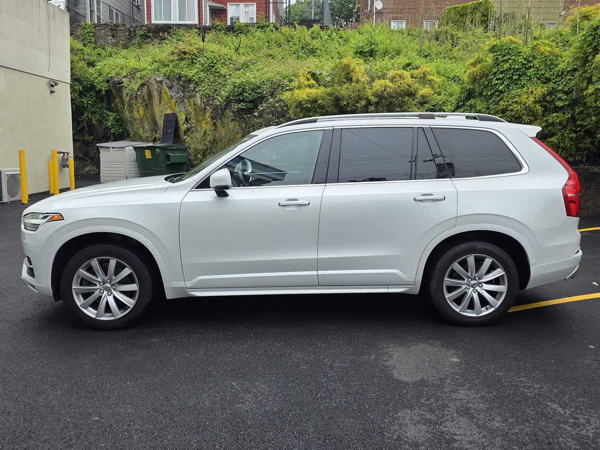 2016 Volvo XC90 T6 Momentum photo 2