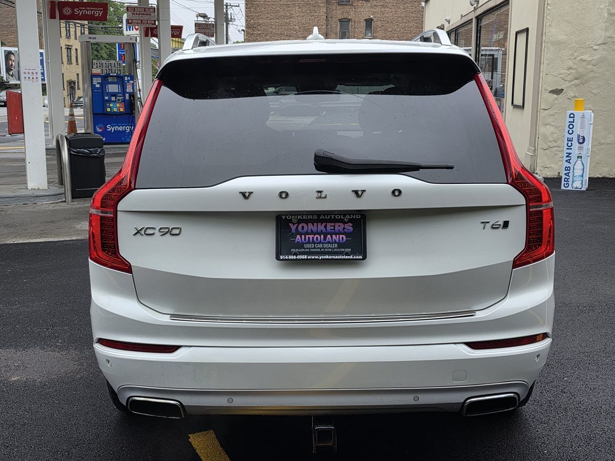 2016 Volvo XC90 T6 Momentum photo 4