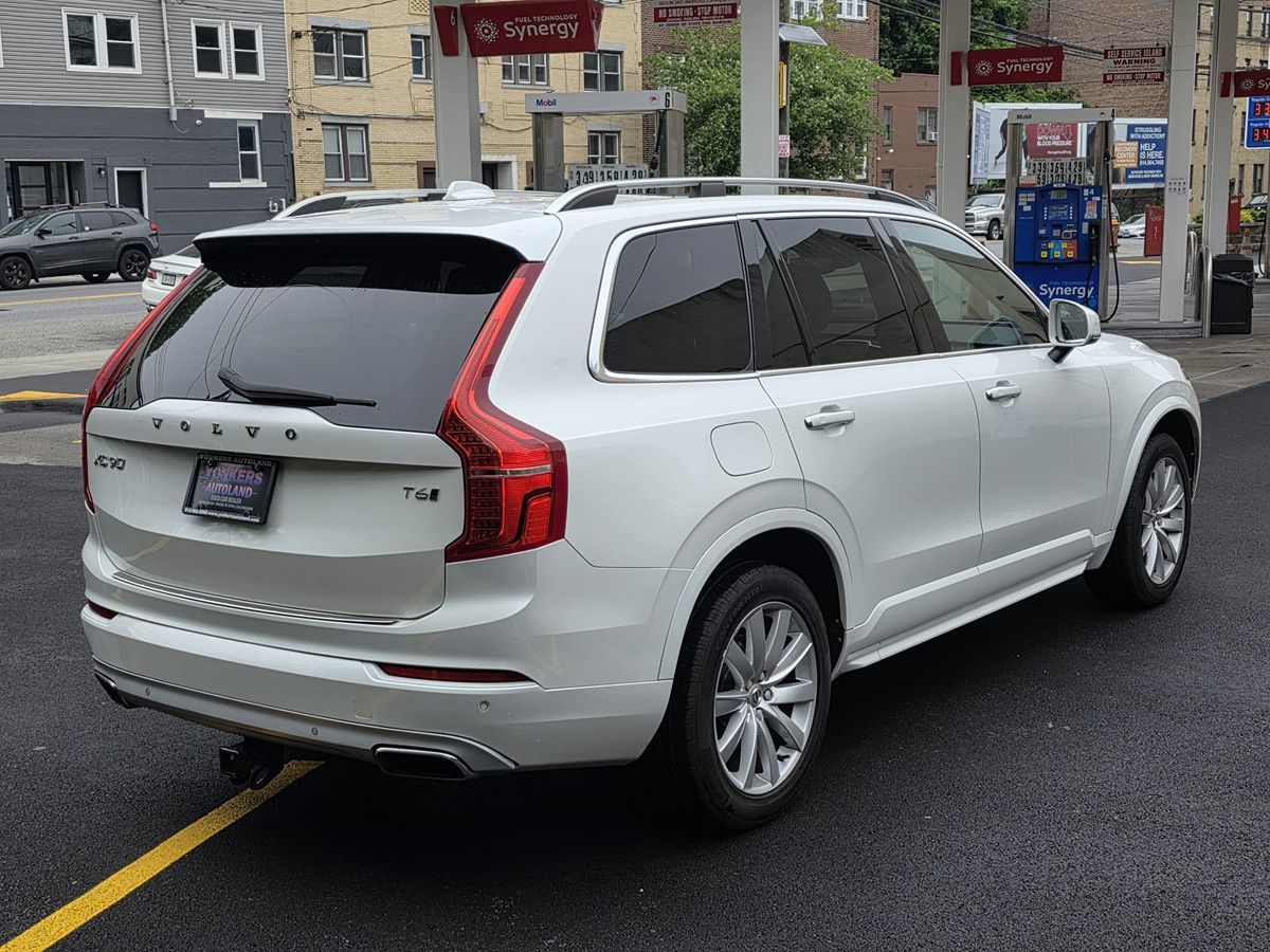 2016 Volvo XC90 T6 Momentum photo 5