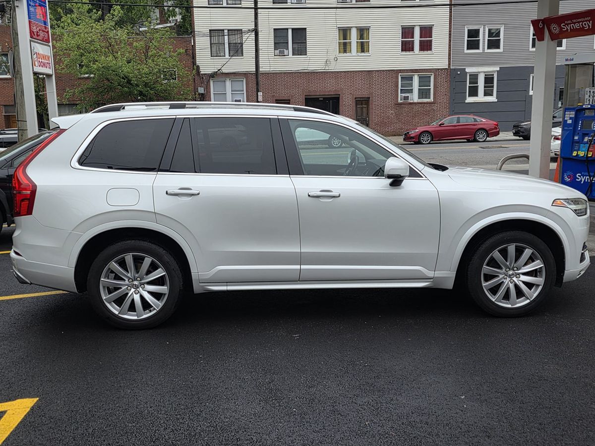 2016 Volvo XC90 T6 Momentum photo 6