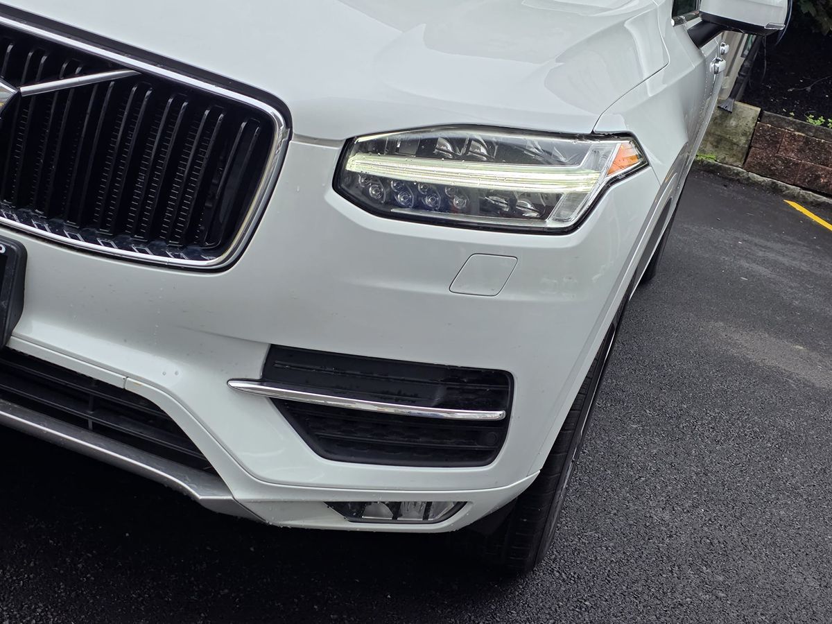 2016 Volvo XC90 T6 Momentum photo 8