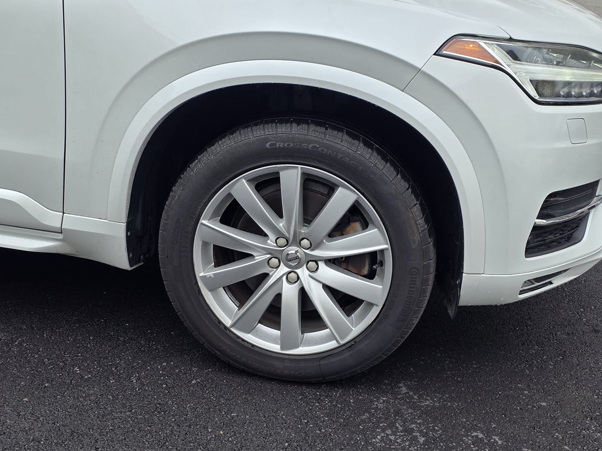 2016 Volvo XC90 T6 Momentum photo 14