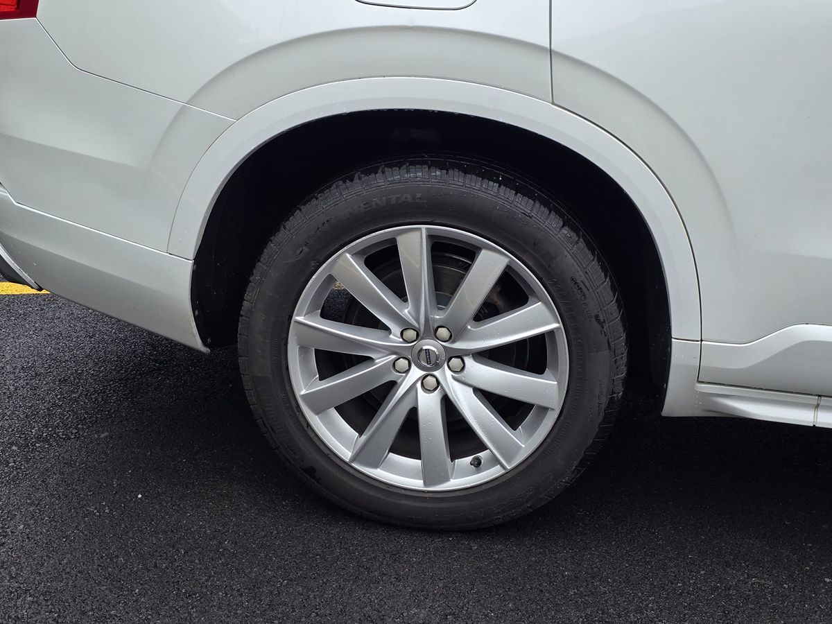 2016 Volvo XC90 T6 Momentum photo 15