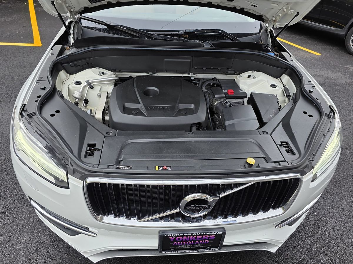 2016 Volvo XC90 T6 Momentum photo 18