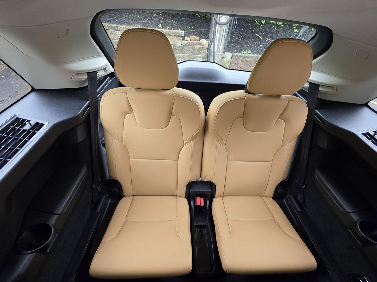 2016 Volvo XC90 T6 Momentum photo 20