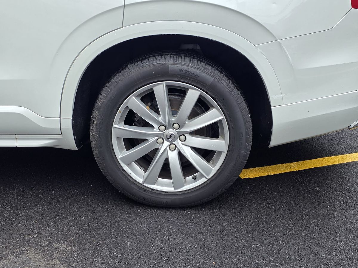 2016 Volvo XC90 T6 Momentum photo 21