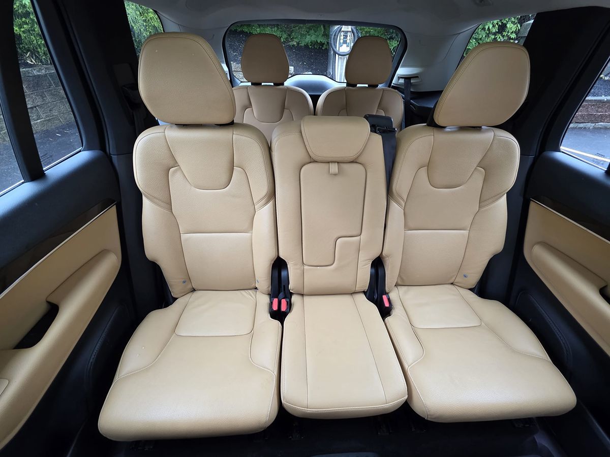2016 Volvo XC90 T6 Momentum photo 26