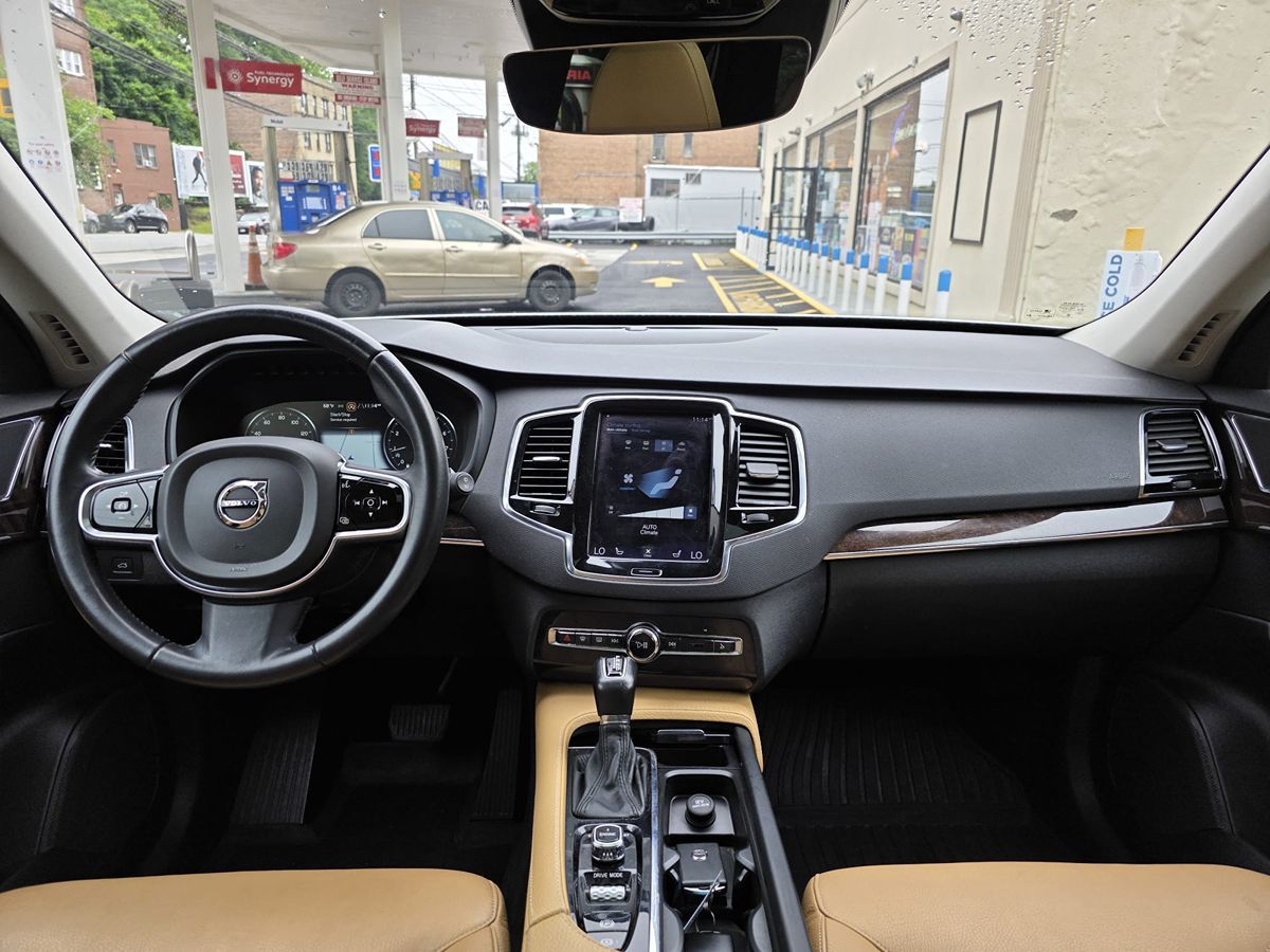 2016 Volvo XC90 T6 Momentum photo 28