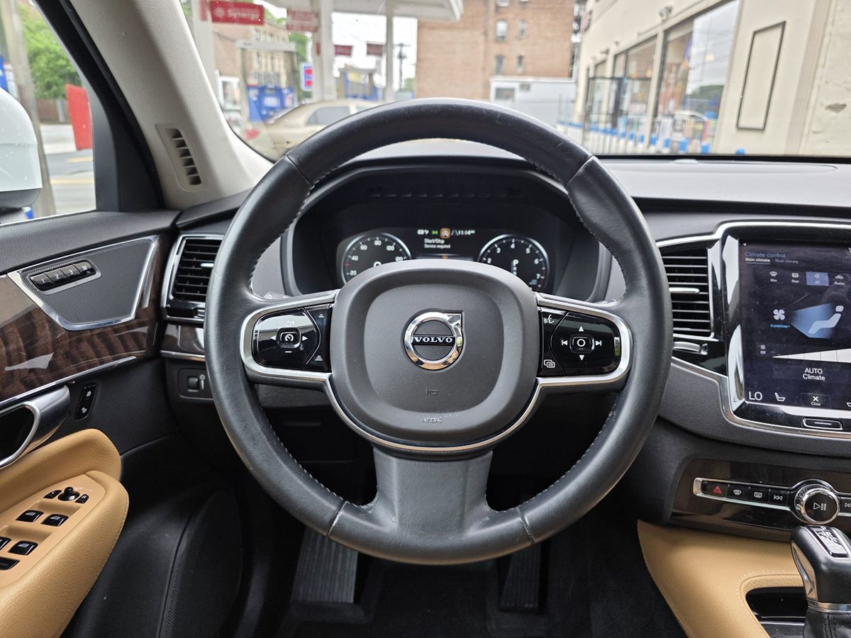 2016 Volvo XC90 T6 Momentum photo 31