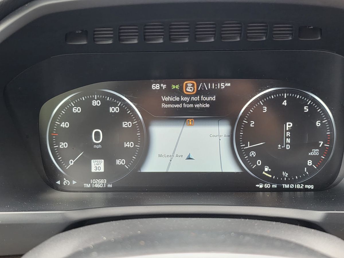 2016 Volvo XC90 T6 Momentum photo 33