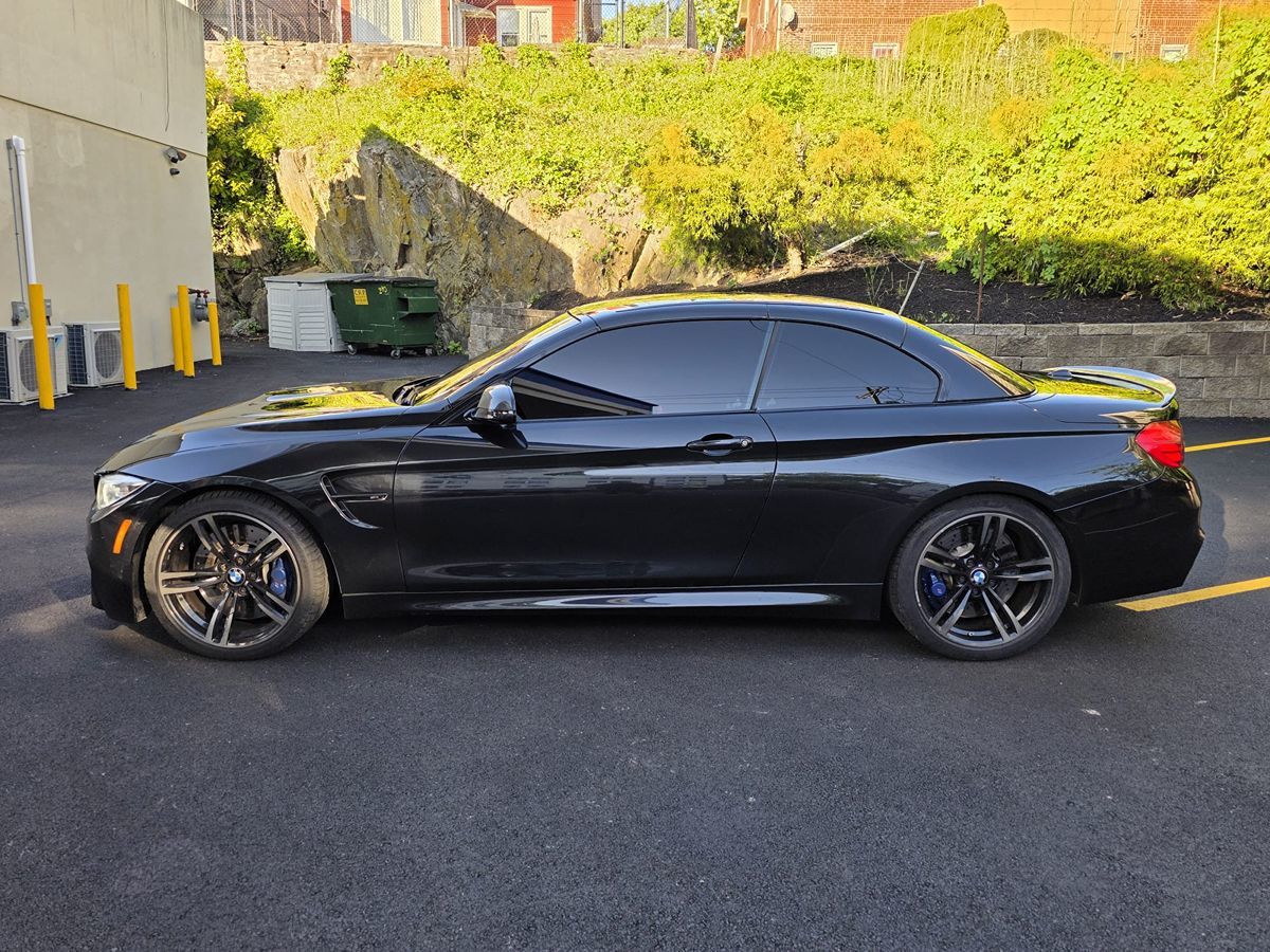 2015 Bmw M4 Convertible photo 2