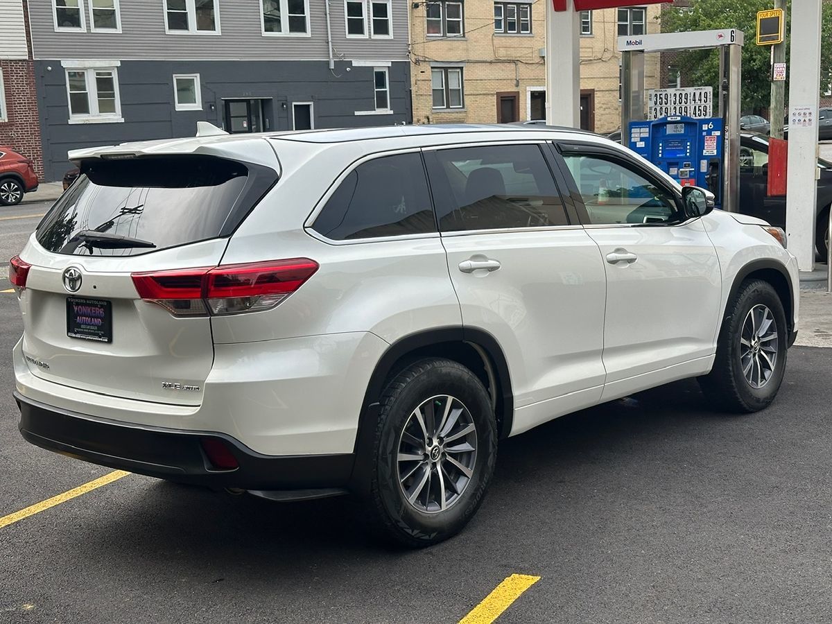 2017 Toyota Highlander XLE photo 5