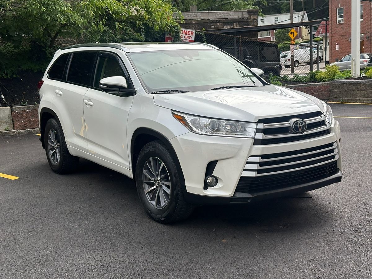 2017 Toyota Highlander XLE photo 3