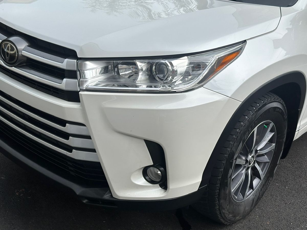 2017 Toyota Highlander XLE photo 9