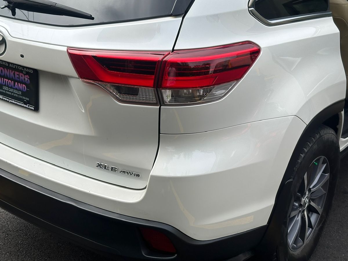 2017 Toyota Highlander XLE photo 13
