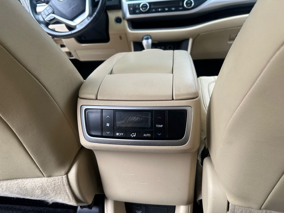 2017 Toyota Highlander XLE photo 22