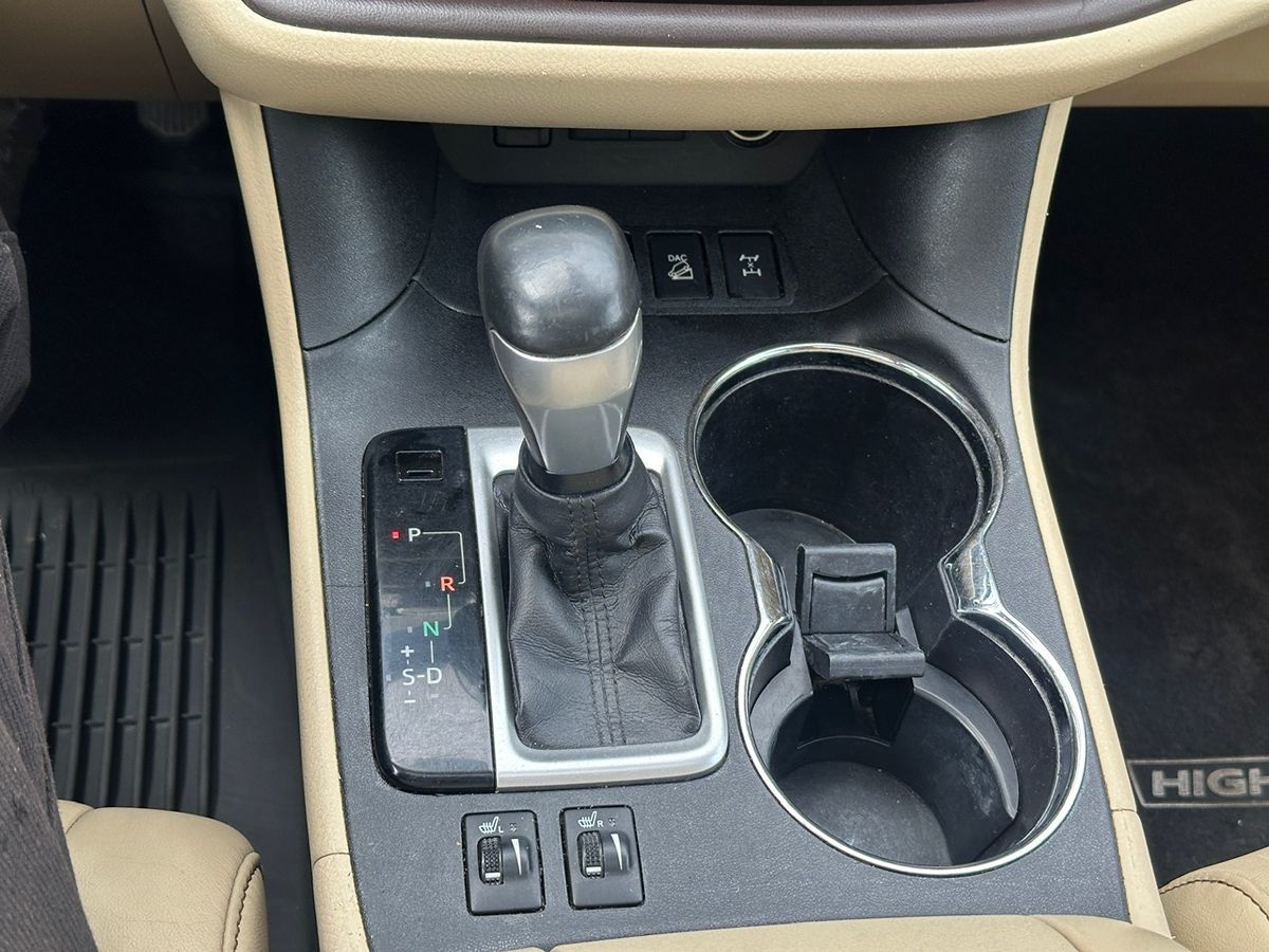 2017 Toyota Highlander XLE photo 25