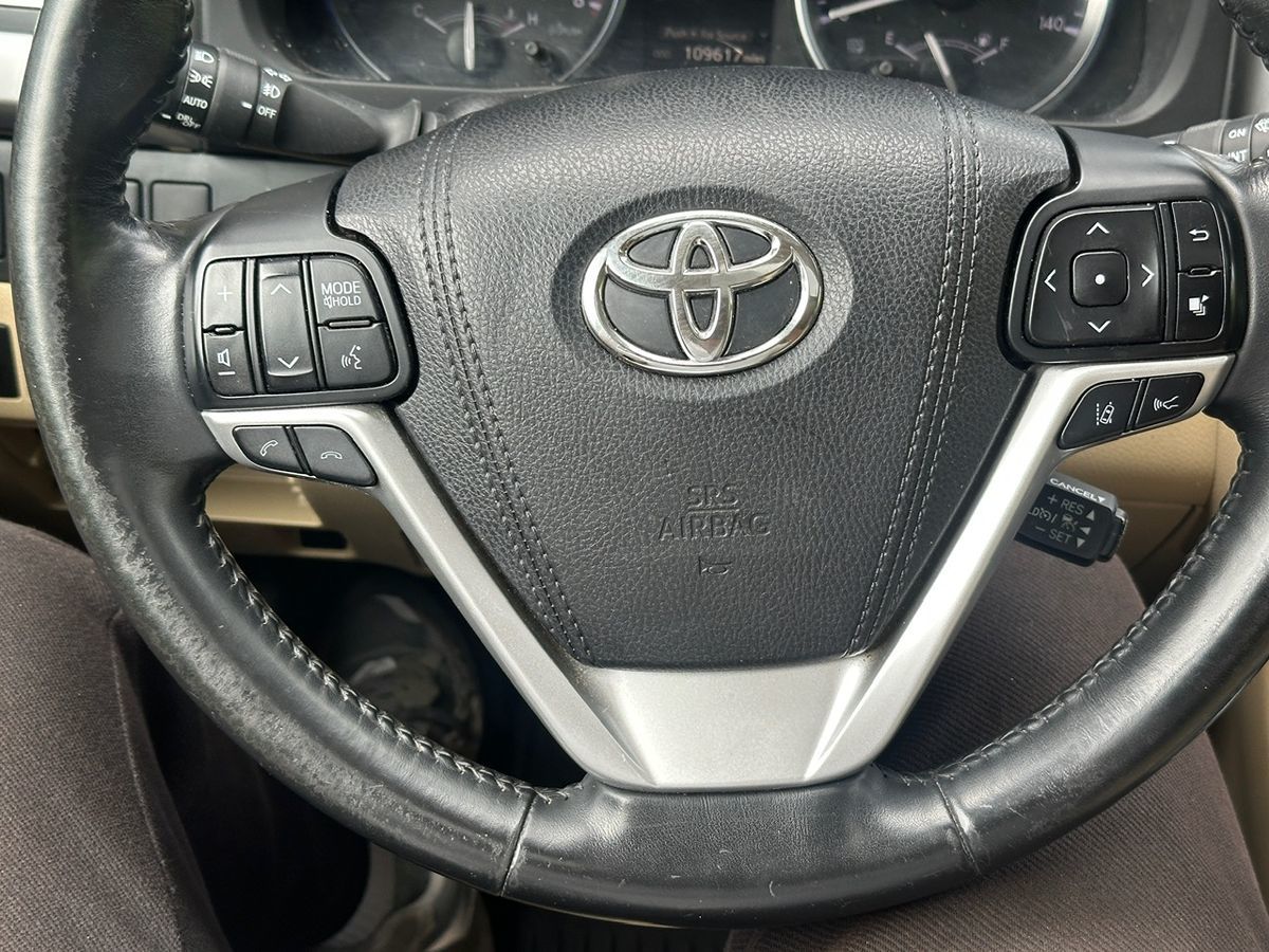 2017 Toyota Highlander XLE photo 26