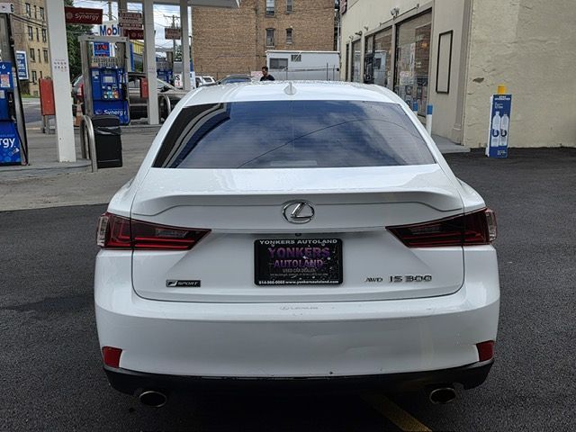 2016 Lexus IS 300 F SPORT photo 4