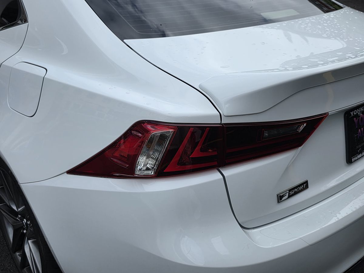 2016 Lexus IS 300 F SPORT photo 10