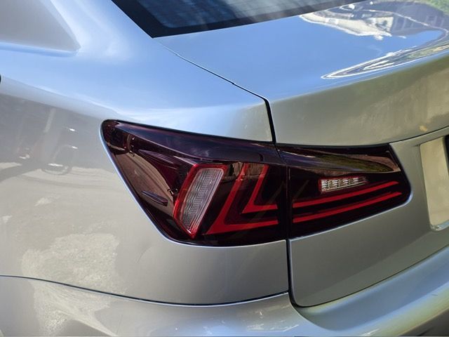 2011 Lexus IS F photo 11