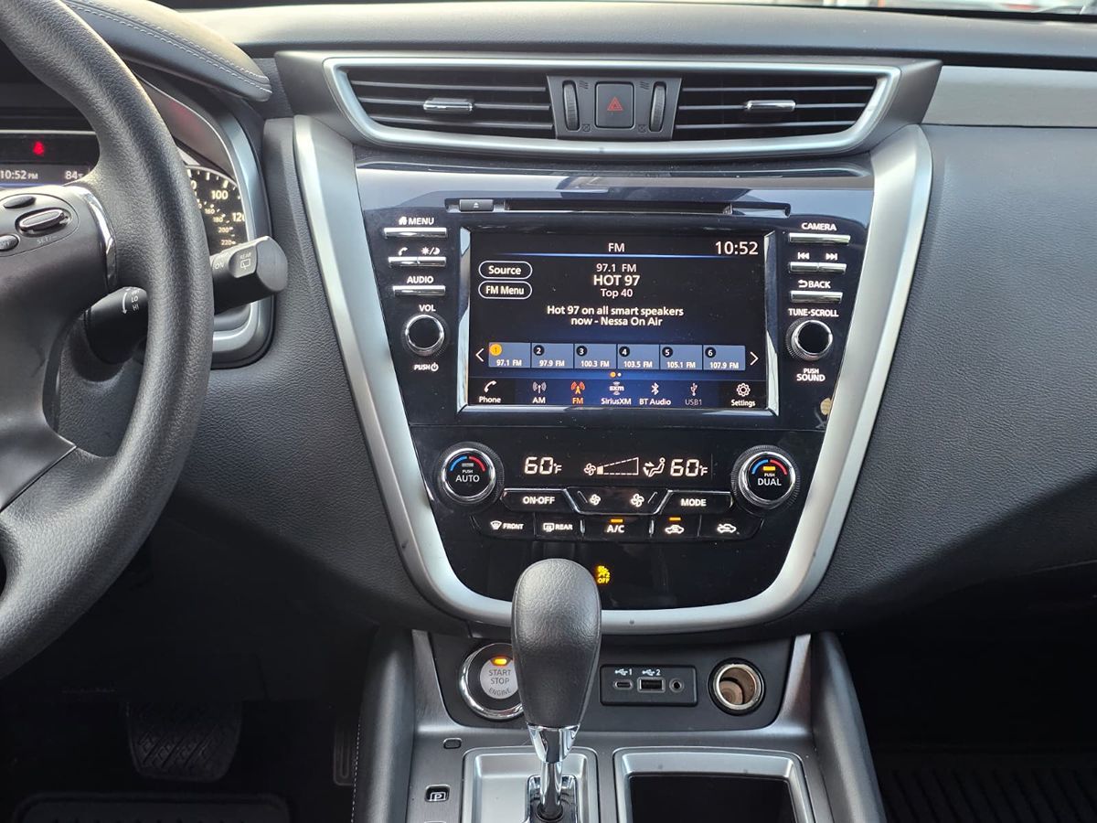2022 Nissan Murano S photo 23