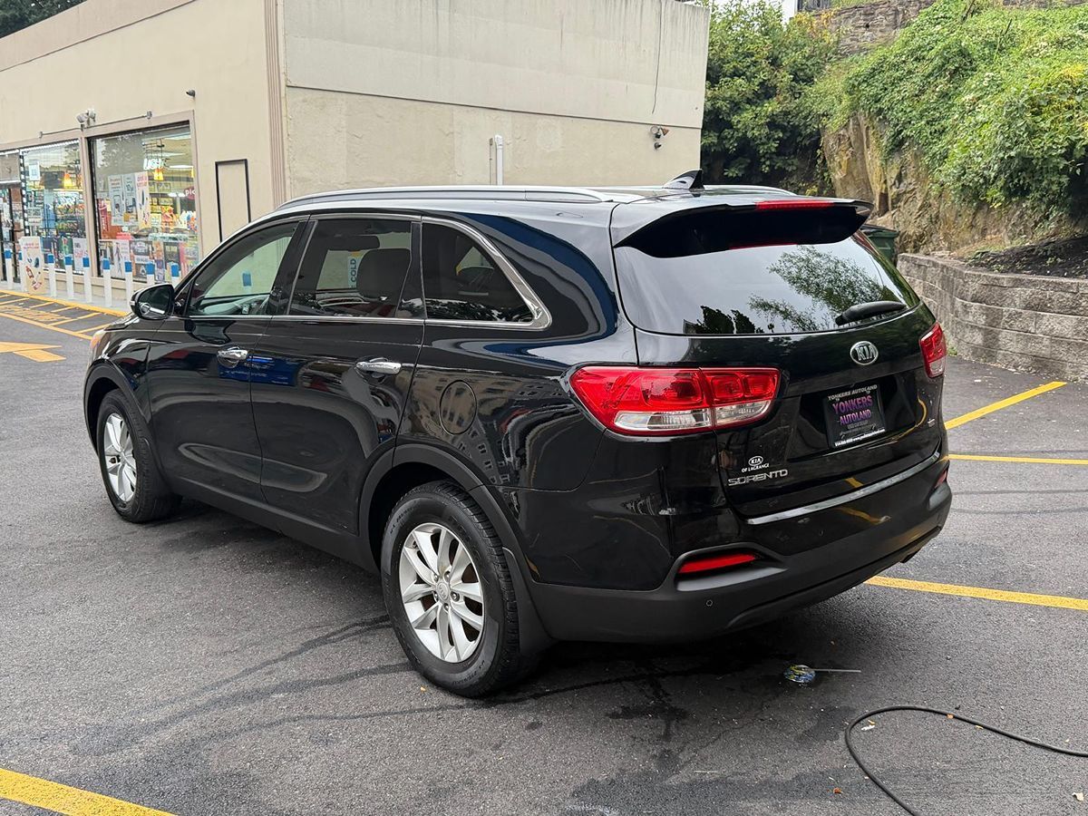 2016 Kia Sorento LX photo 2