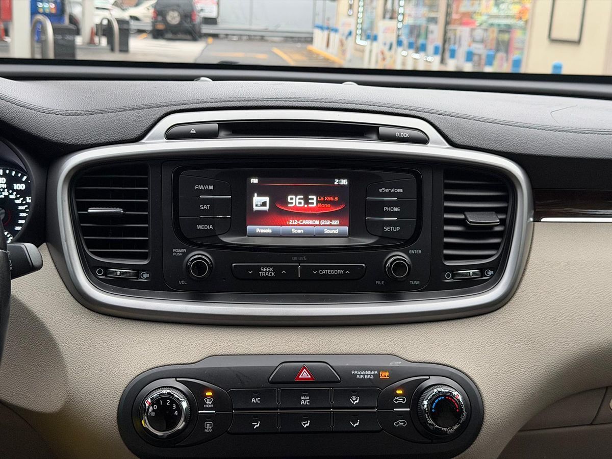 2016 Kia Sorento LX photo 27