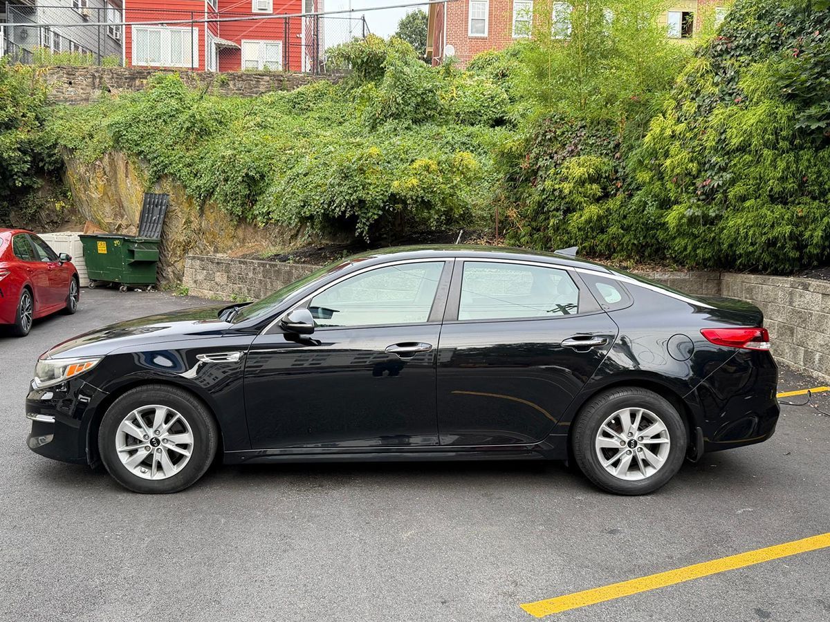2017 Kia Optima LX photo 2