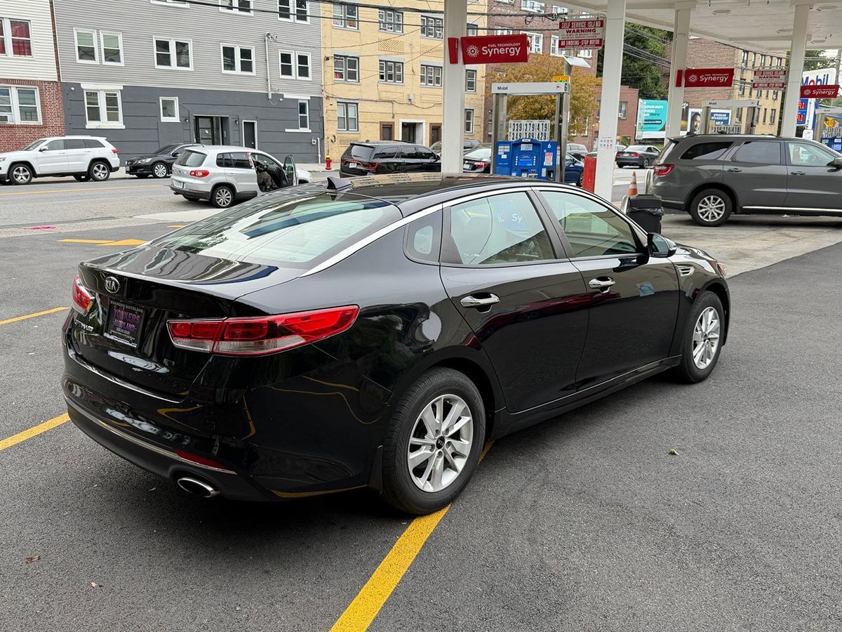 2017 Kia Optima LX photo 4