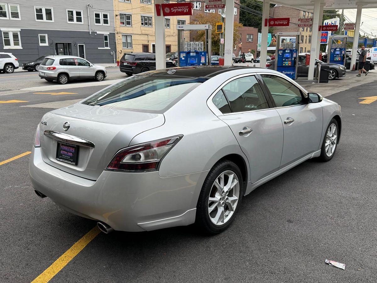 2012 Nissan Maxima SV Premium photo 3