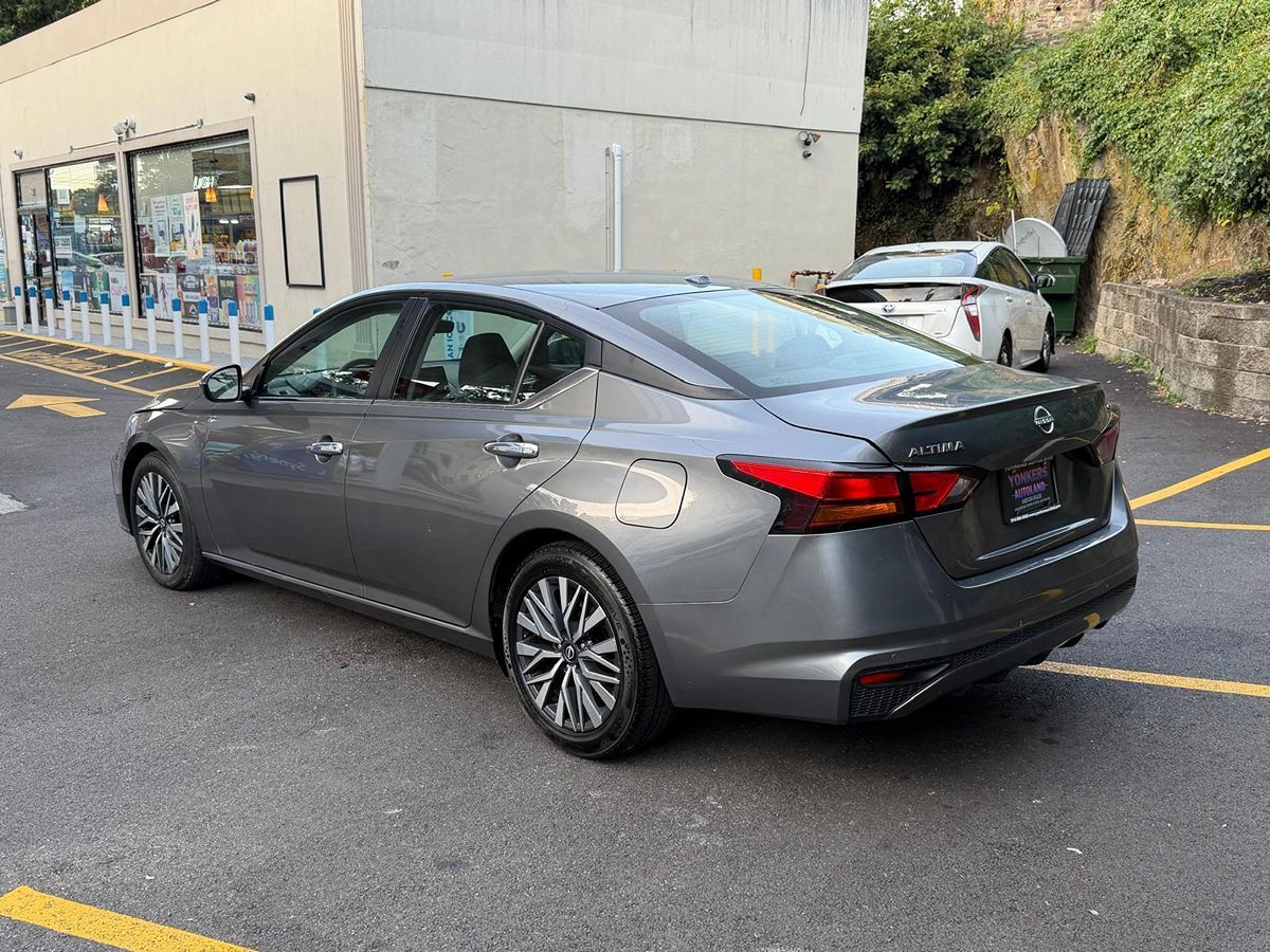 2023 Nissan Altima 2.5 SV photo 3