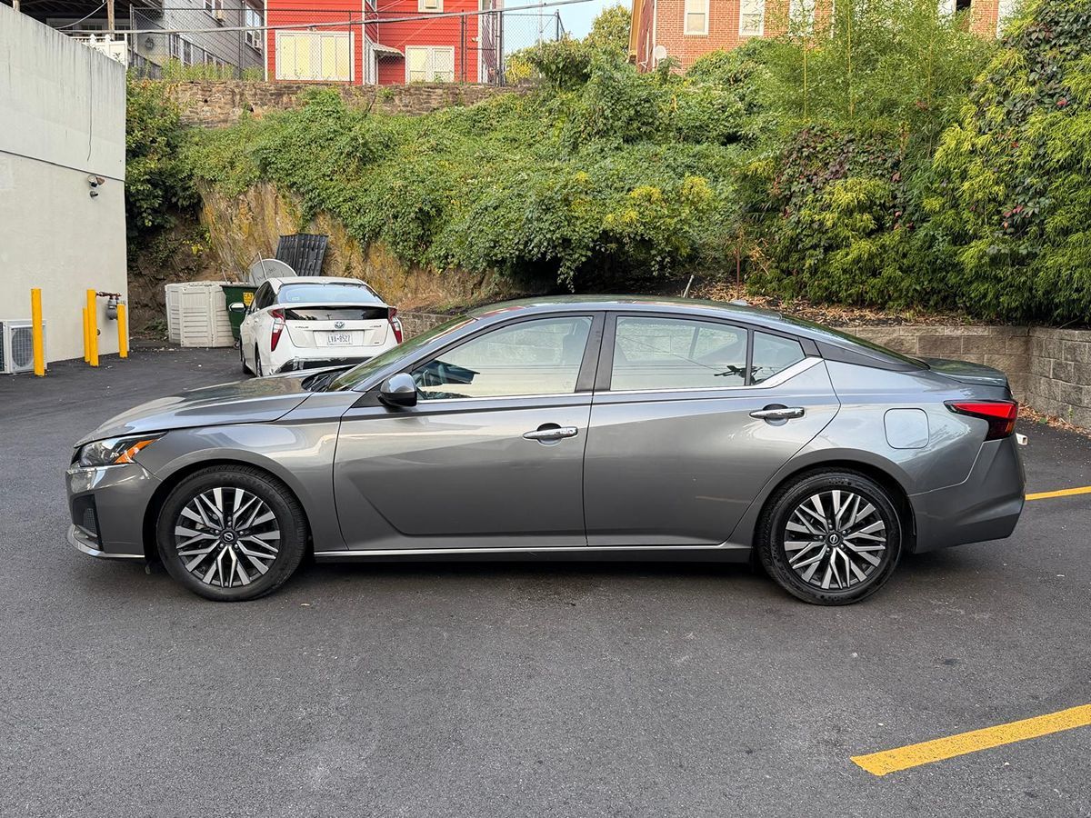 2023 Nissan Altima 2.5 SV photo 2