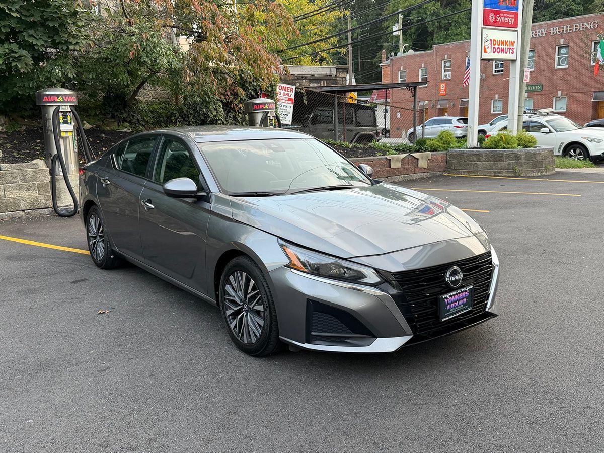 2023 Nissan Altima 2.5 SV photo 4