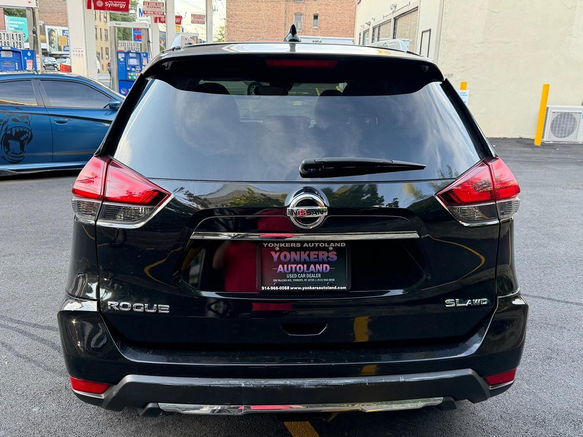 2017 Nissan Rogue SL photo 3