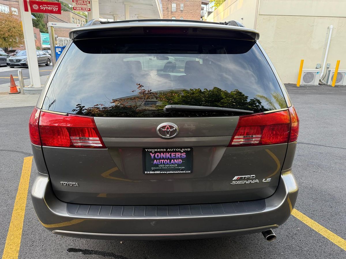 2005 Toyota Sienna CE photo 3