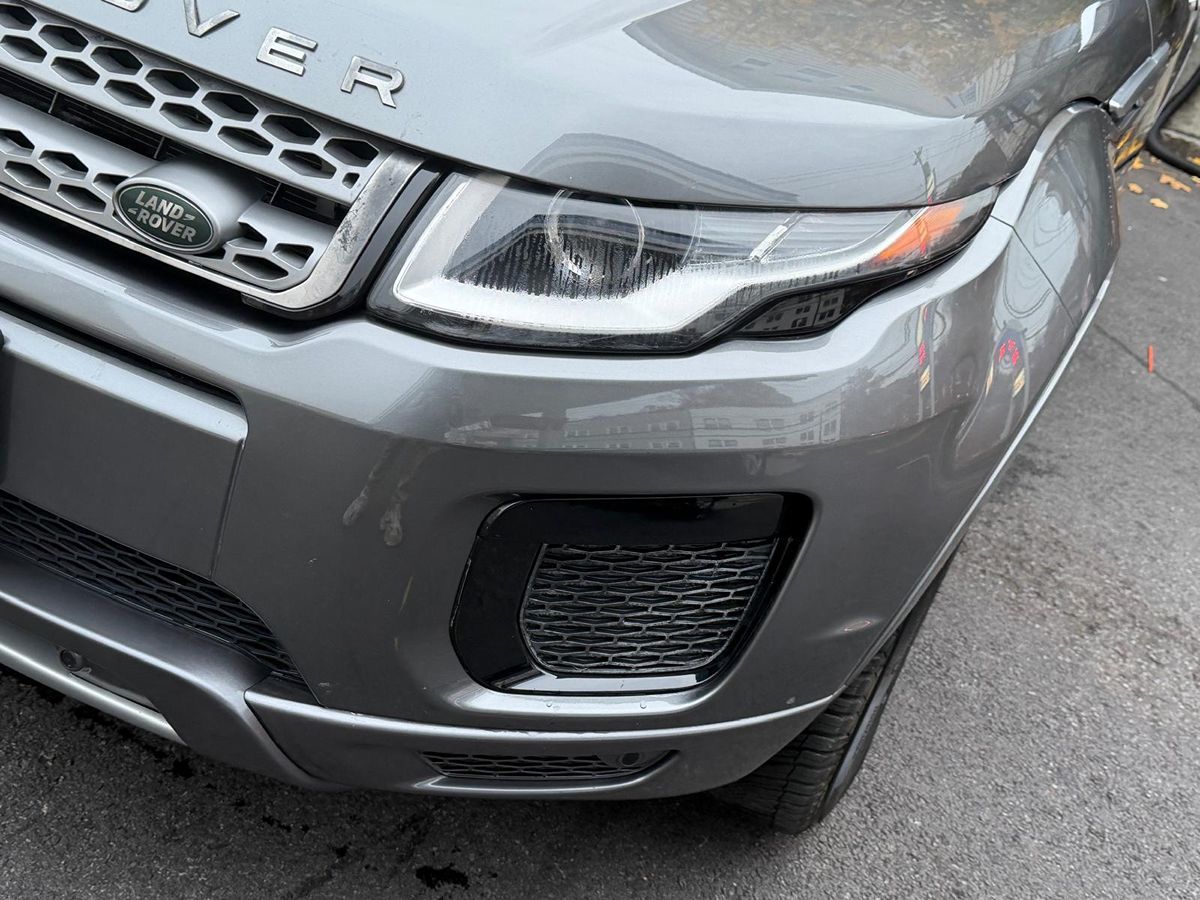2019 Land Rover Range Rover Evoque SE photo 4