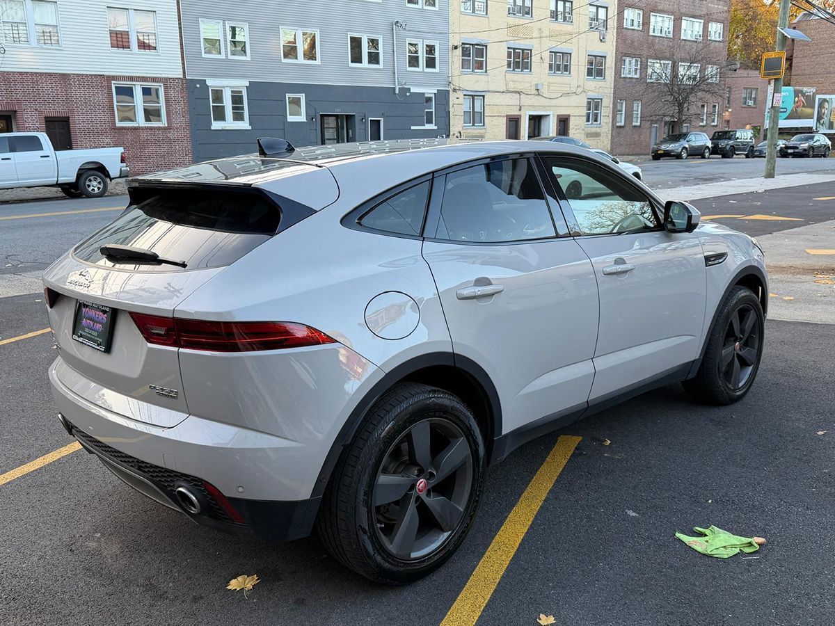 2018 Jaguar E-PACE SE photo 4