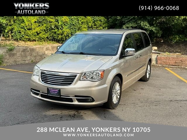 2015 Chrysler Town & Country Touring-L's photo
