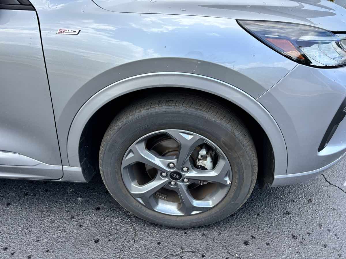 2024 Ford Escape ST-Line photo 2